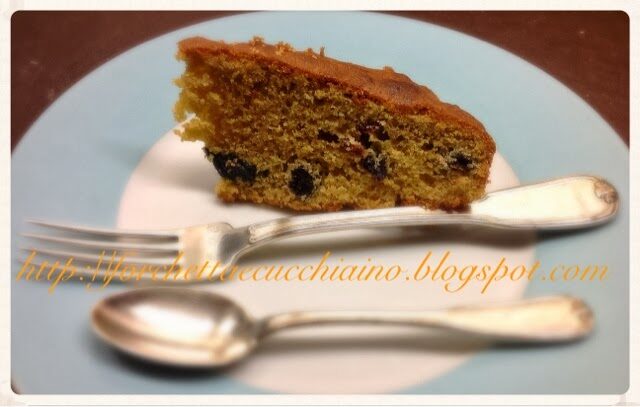 Torta morbida alle ciliegie e frutti di bosco