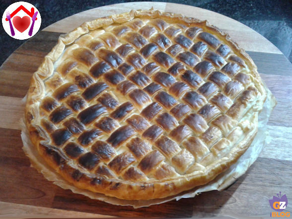Torta salata con patate e salmone