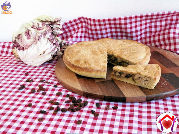 Torta salata con radicchio e pesce spada