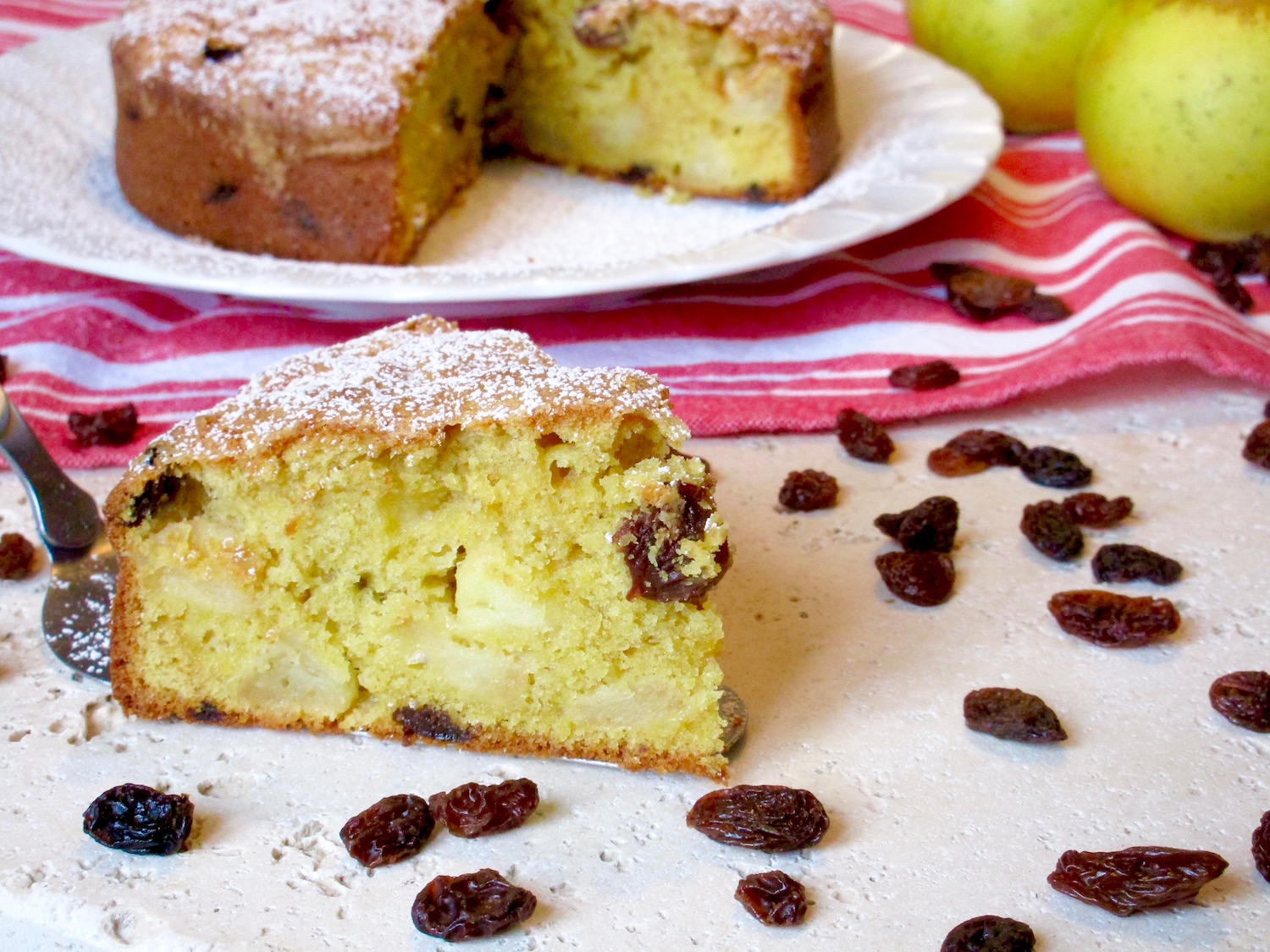 Torta Soffice con Mele e Uvetta