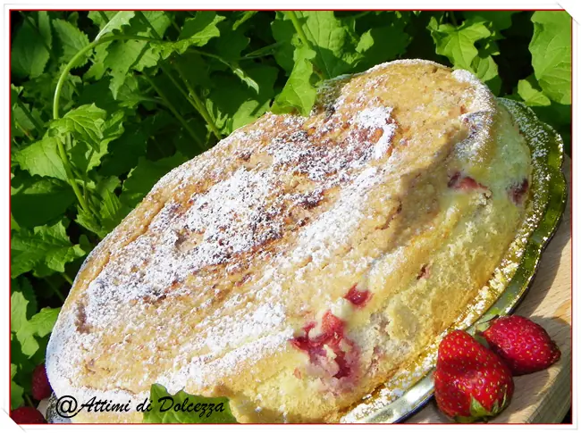 TORTA UMIDA AL COCCO E FRAGOLE