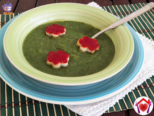 Vellutata di cavolo nero con crostini al pomodoro