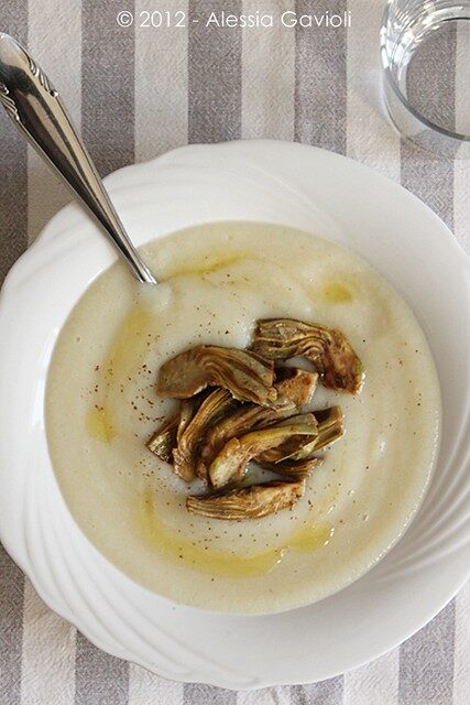 Vellutata di topinambour con carciofi croccanti