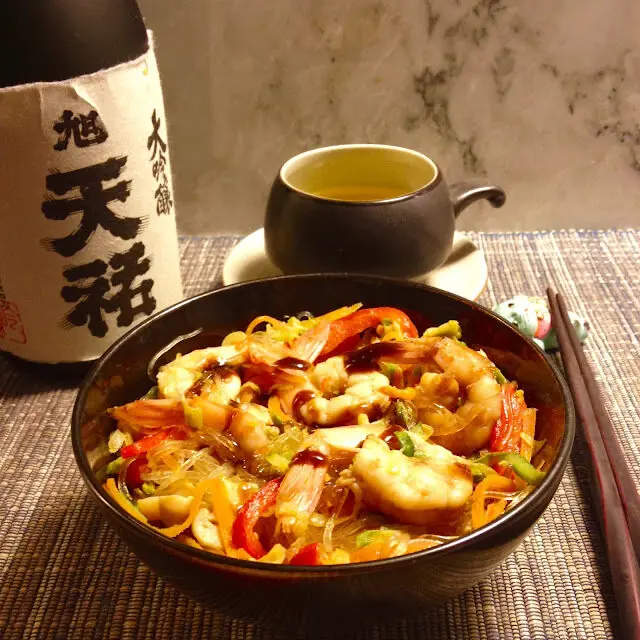 VERMICELLI DI SOIA, VERDURE E GAMBERI ROSA IN SALSA TERIYAKI