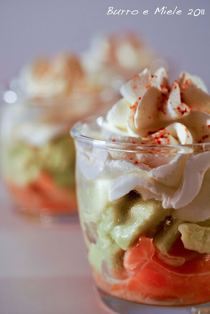 Verrines di salmone, avocado e panna, un aperitivo chic per le feste gluten free