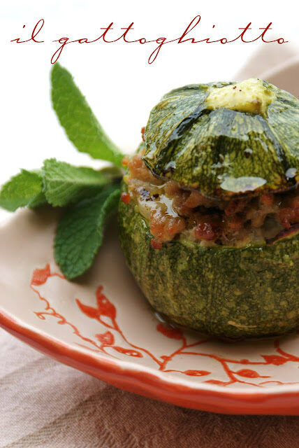 Zucchini tondi ripieni profumati alla menta e cumino