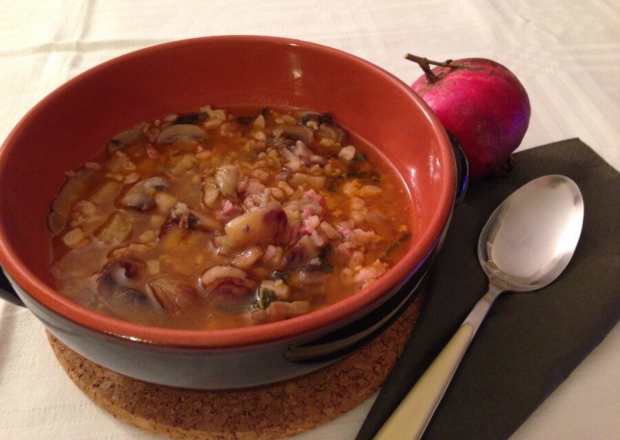Zuppa di castagne con farro e funghi