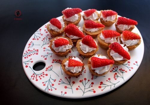 8 marzo: per celebre tutte le donne della famiglia ho preparato dei dolcetti alle fragole e panna di cocco, senza uova e lattosio
