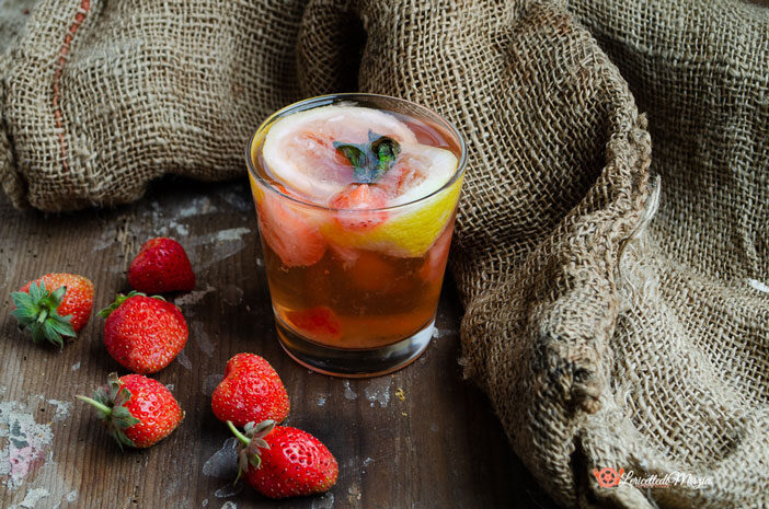 Acqua detox fragole limone e menta