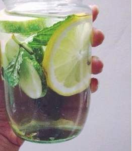 Acqua detox limone cetriolo e menta | Cos’è? | Ricetta detox water drenante