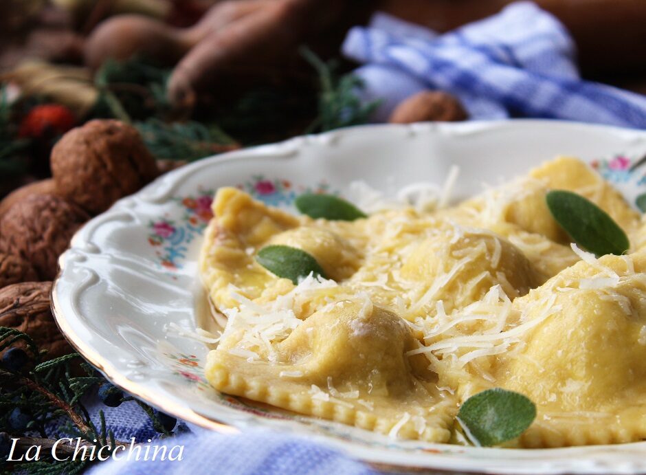 Agnolotti con noci e robiola