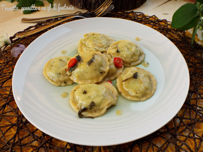 Agnolotti con ricotta e ramoracce