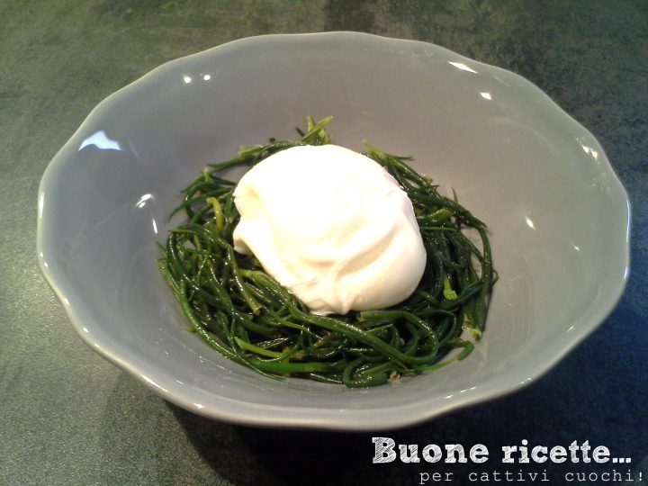 Agretti con uovo in camicia