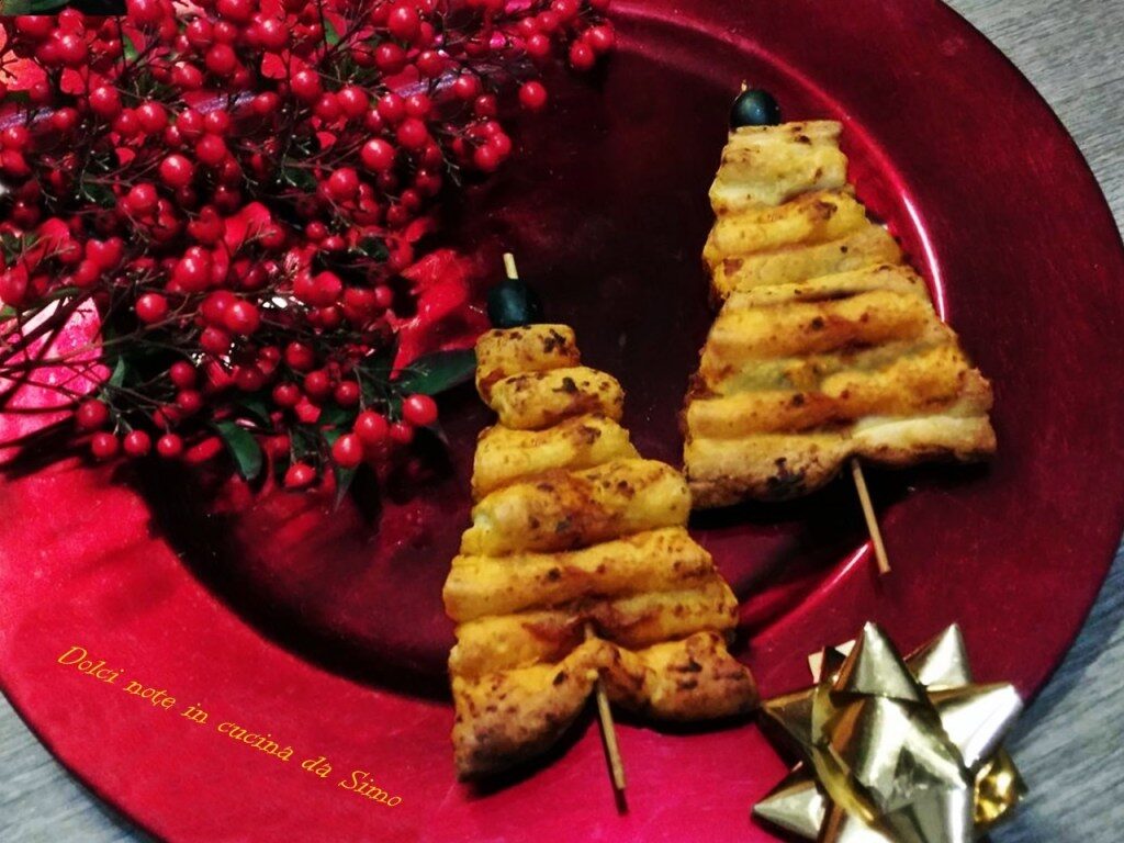 Alberelli di sfoglia con salsa Orientale