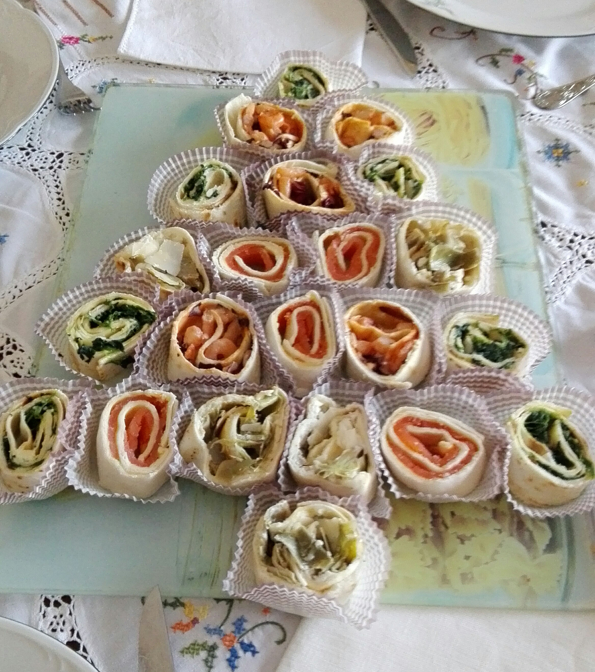 Alberello di natale con piadagirelle salate