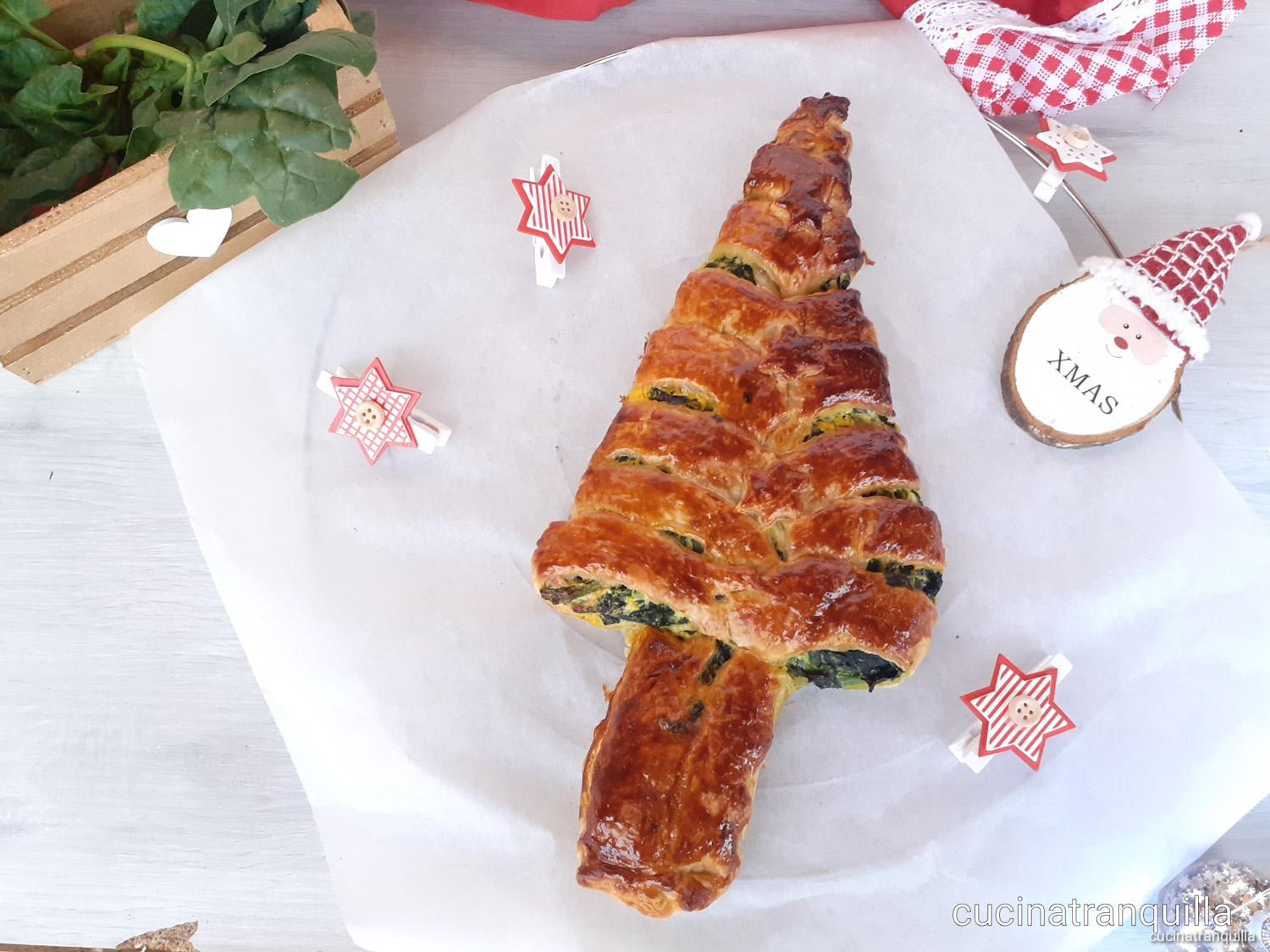 Albero di natale con ricotta e spinaci