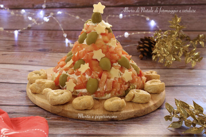 Albero di natale di formaggio e verdure