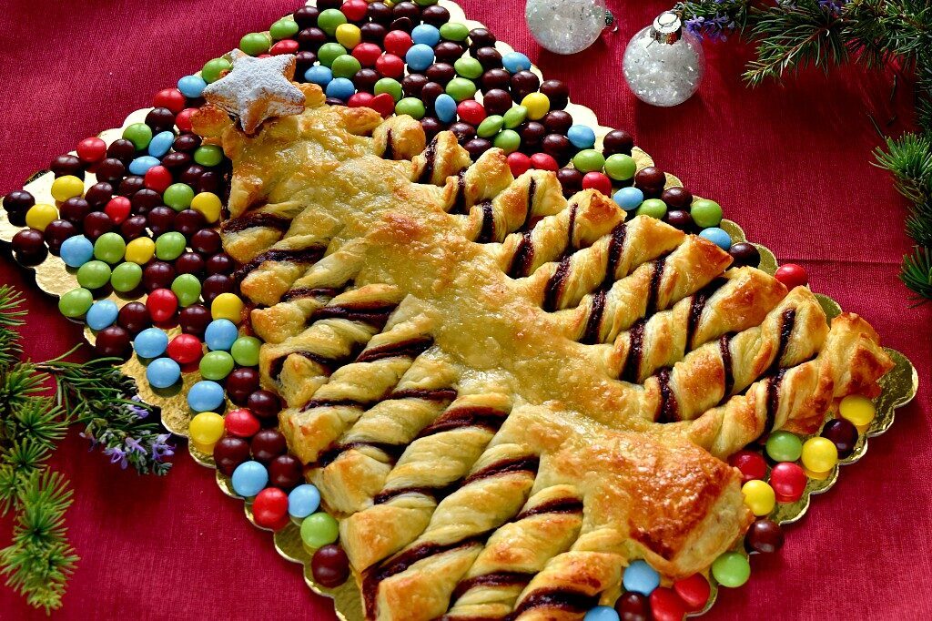 Albero di natale di pasta sfoglia e nutella