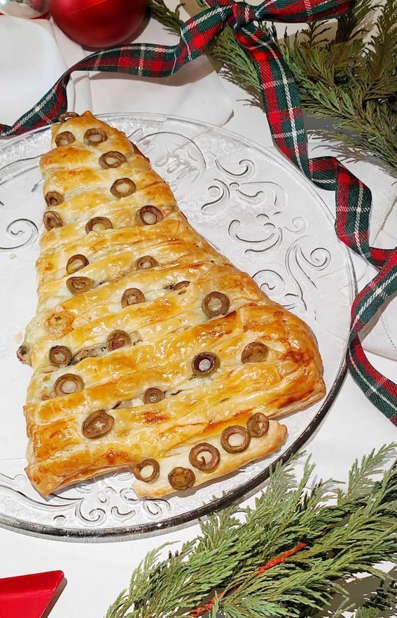 Albero di natale di pasta sfoglia ripieno