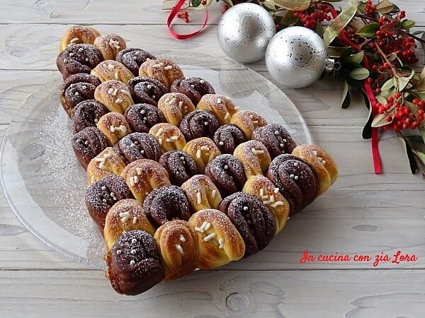 Albero di natale dolce di panbrioche
