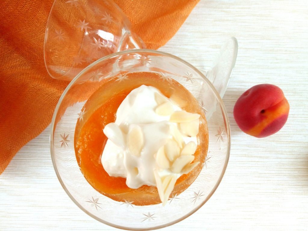 Albicocche al miele con crema di ricotta
