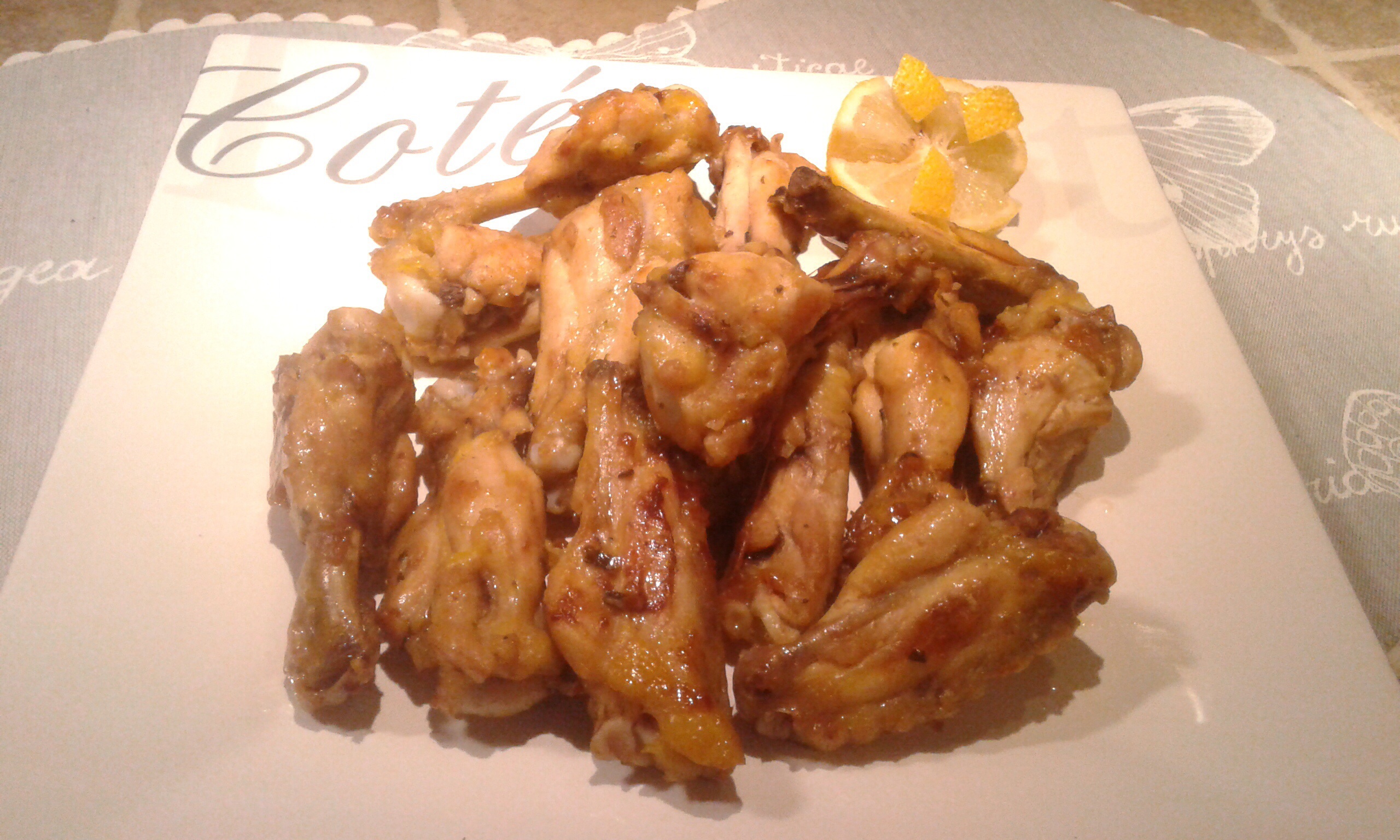 Alette di pollo al sentore di limone