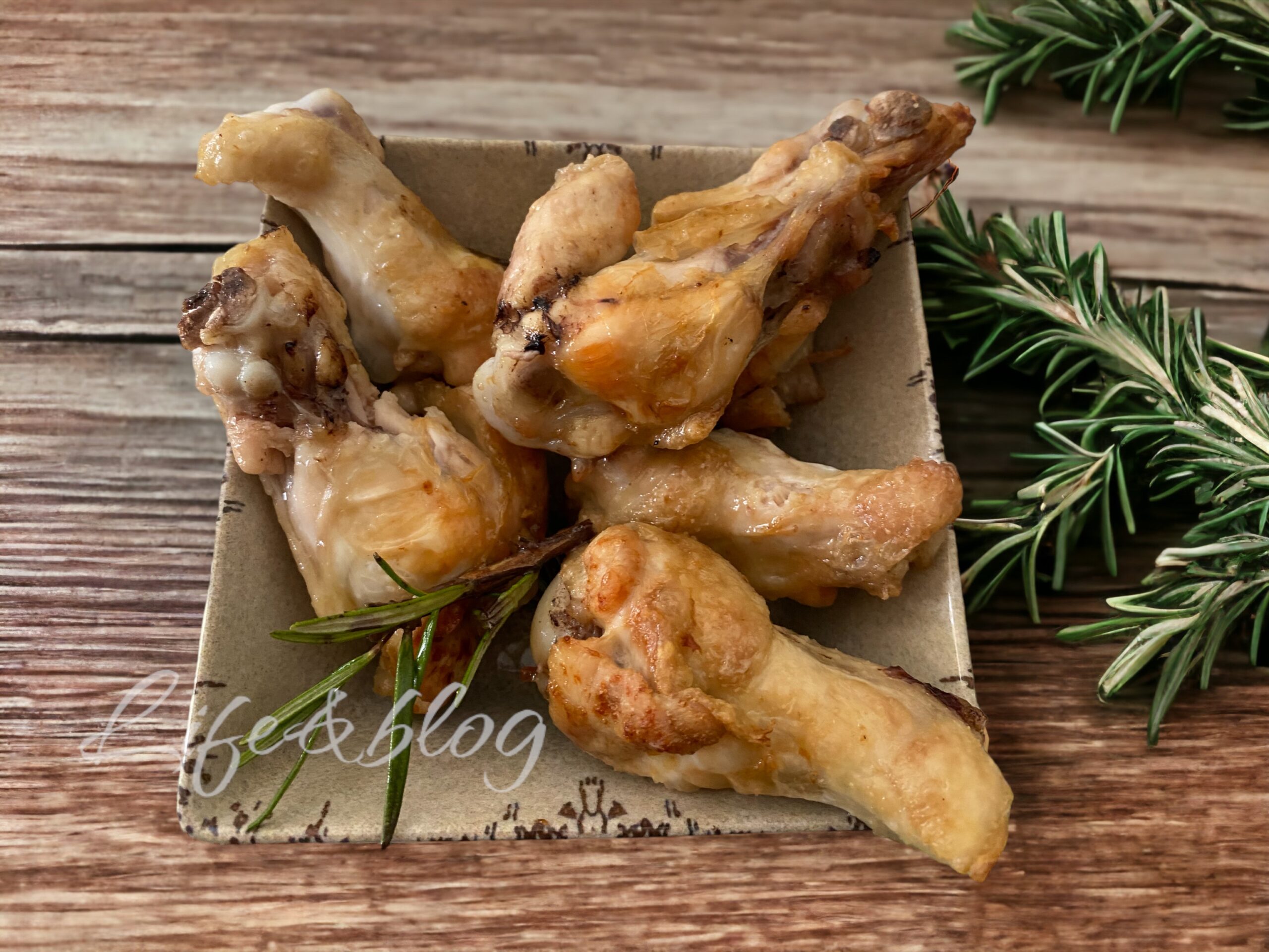 Alette di pollo gustose e croccanti in friggitrice ad aria