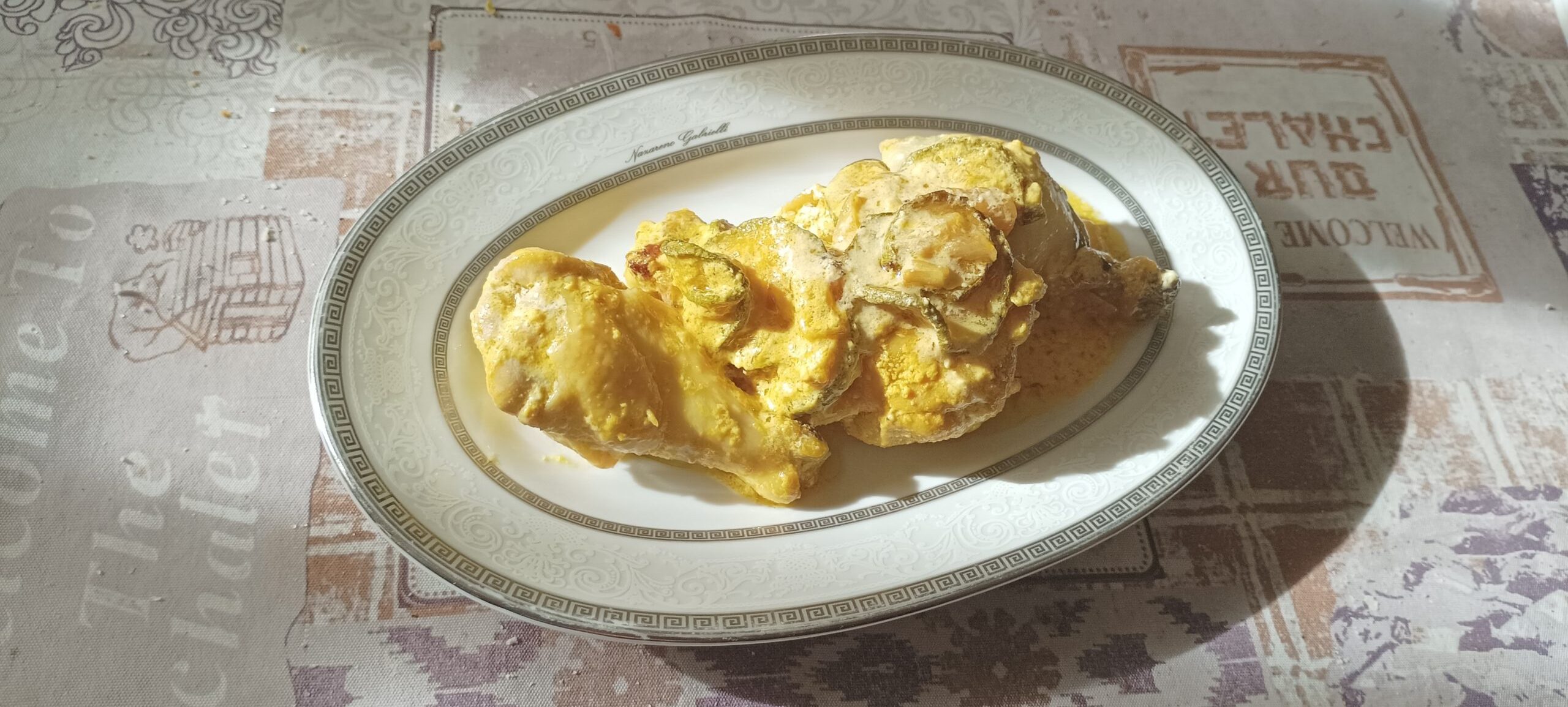 Ali di pollo allo zafferano con zucchine