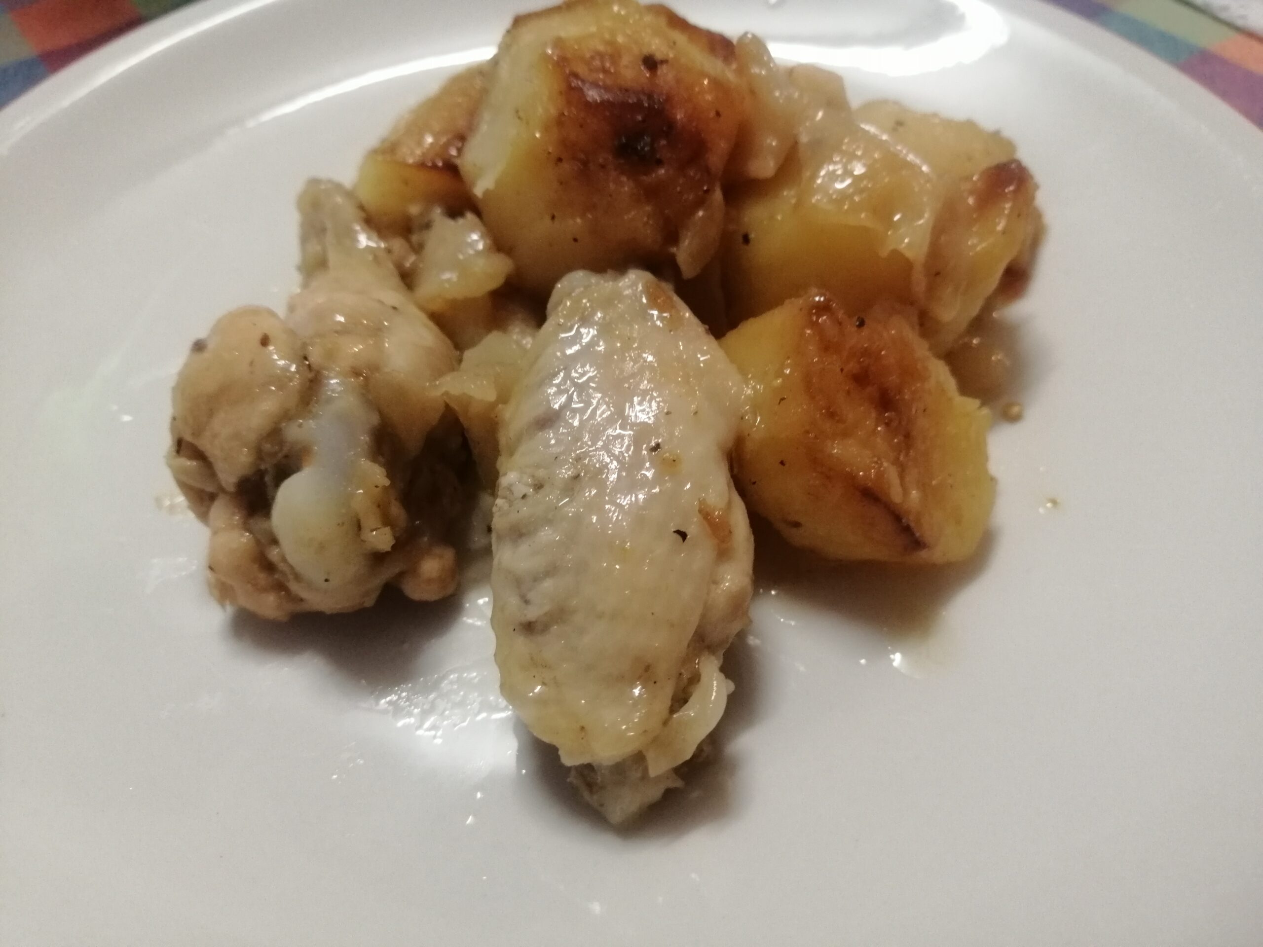 Ali di pollo in padella con patate