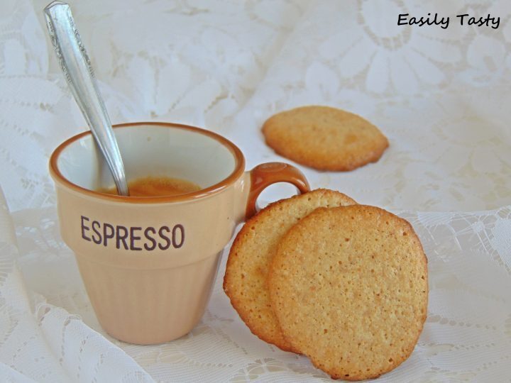 Amaretti croccanti con mandorle e nocciole