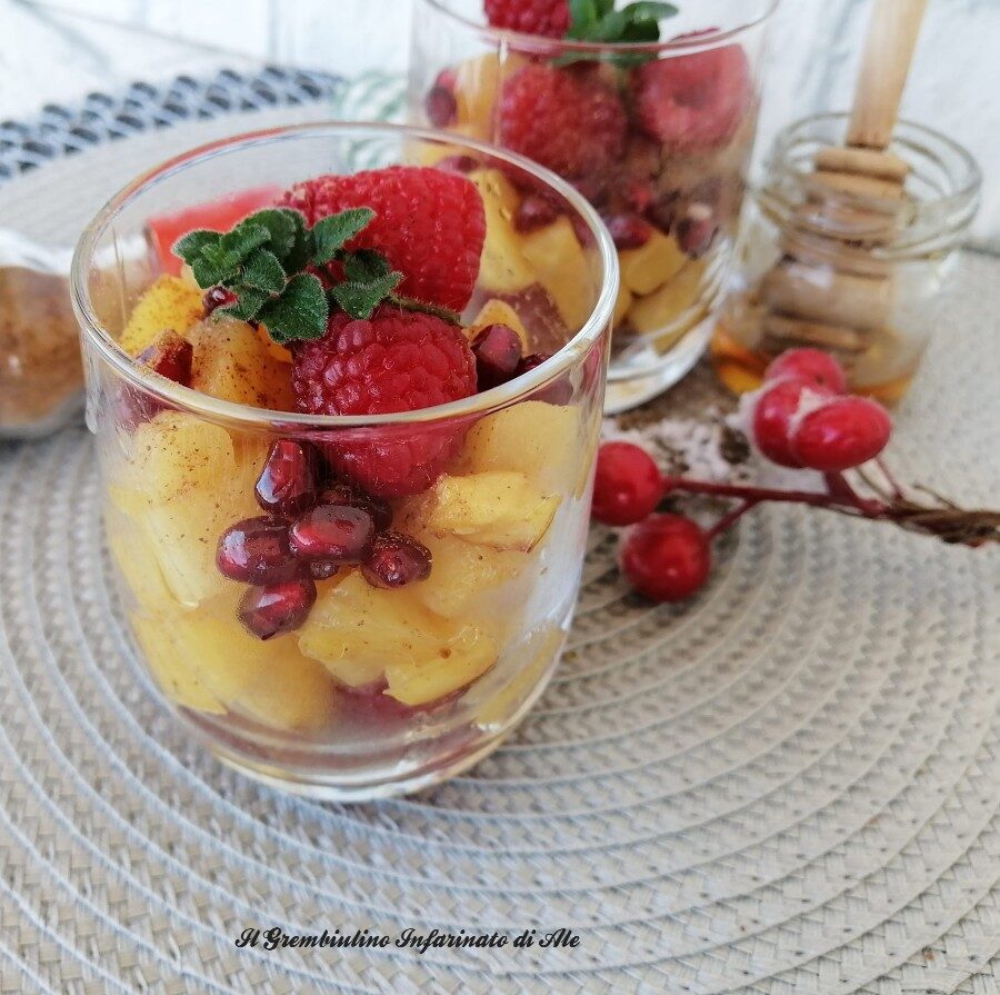 Ananas al forno con miele e cannella
