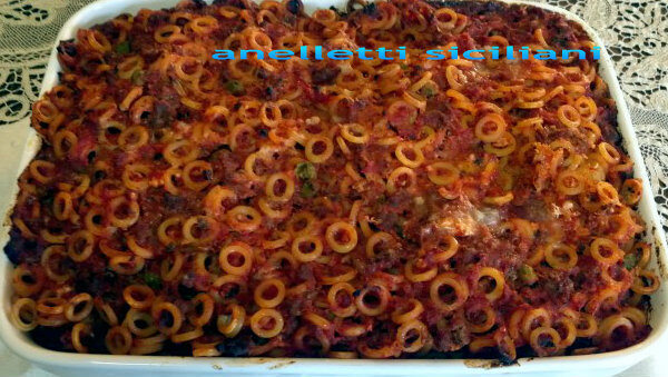 Anelletti al forno, pasta tipica siciliana gli anelletti a forno