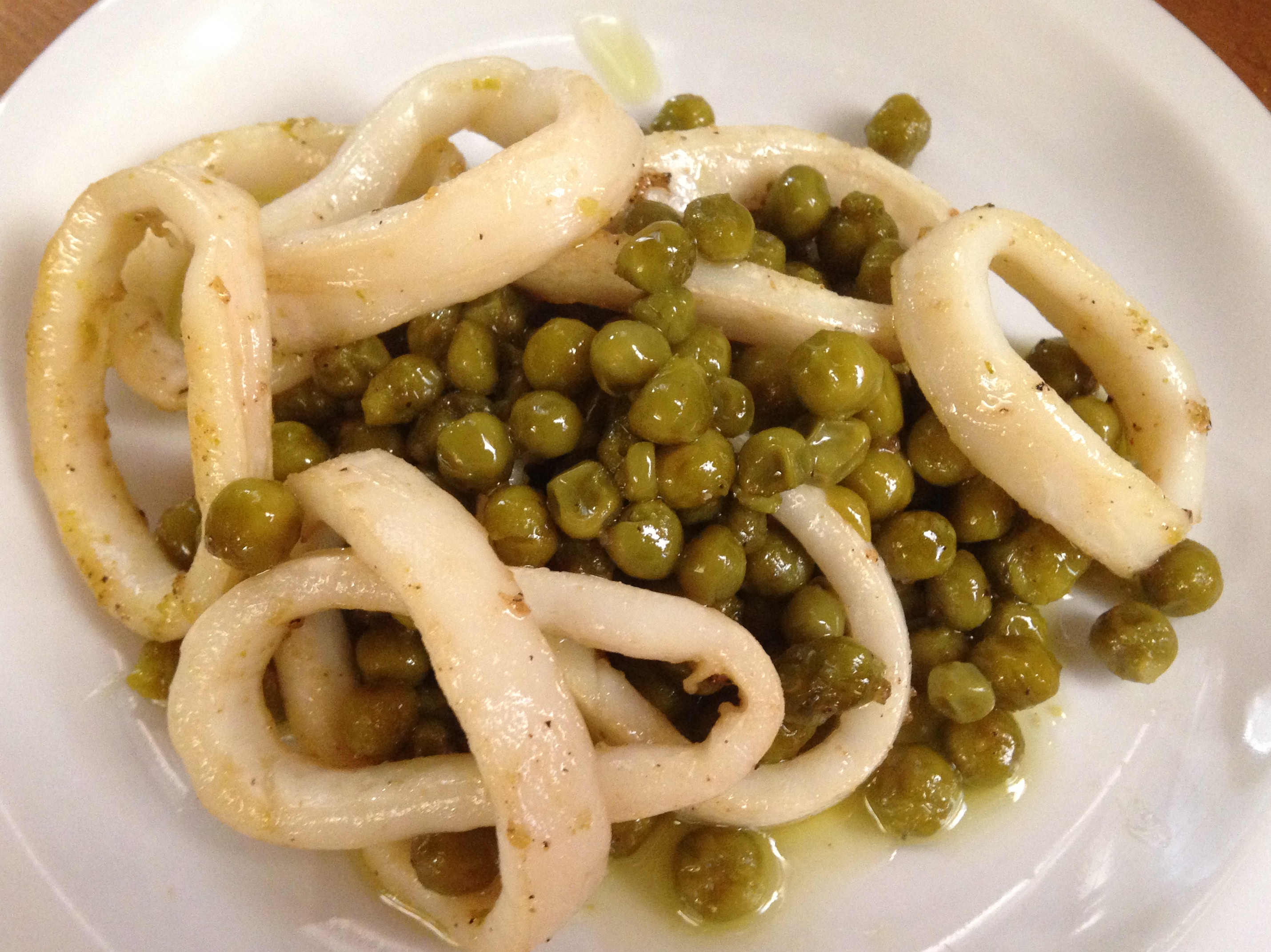 Anelli di calamaro con pisellini primavera