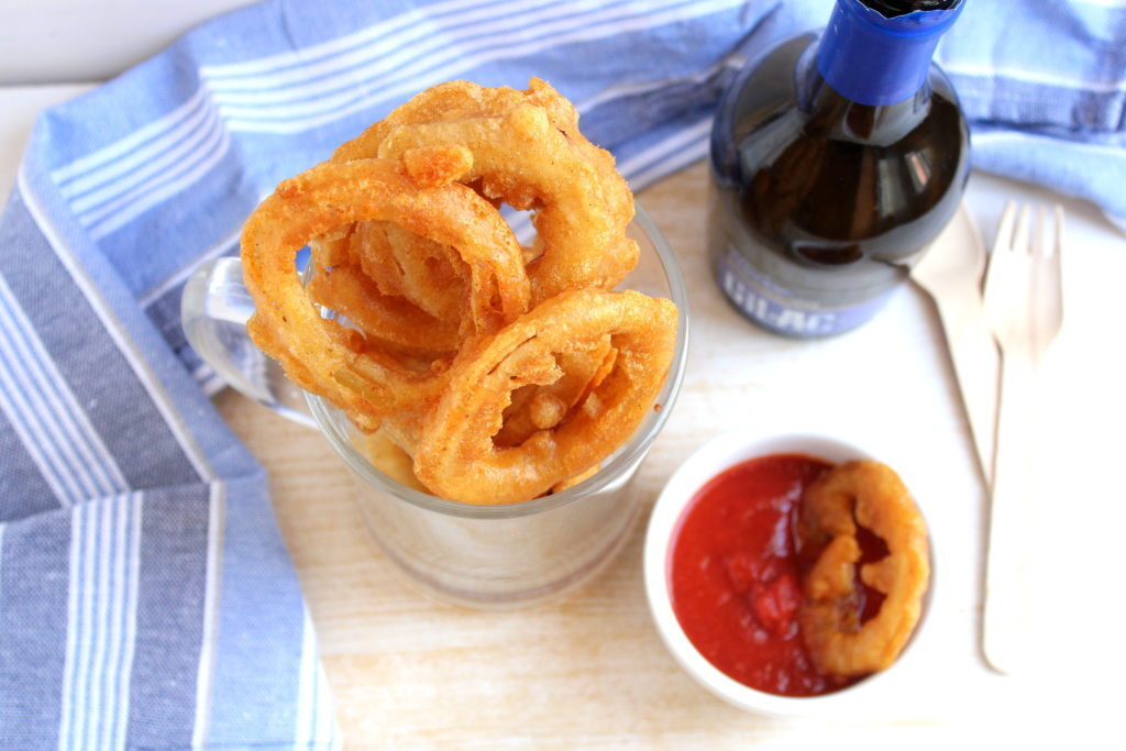 Anelli di cipolla fritti (onion rings) con pastella alla birra