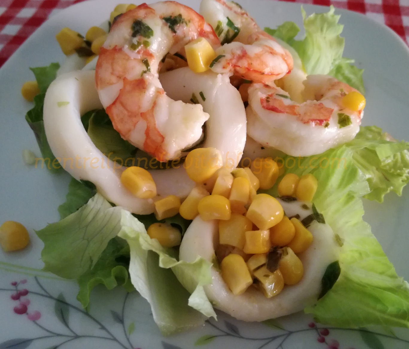 Anelli di totano e gamberi in insalata