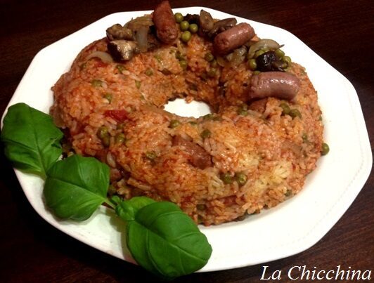 Anello di riso funghi, piselli e salciccia