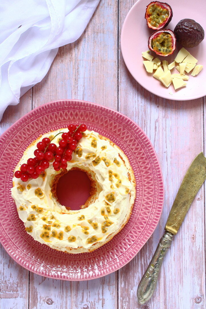 Angel cake con namelaka al cioccolato bianco e frutto della passione
