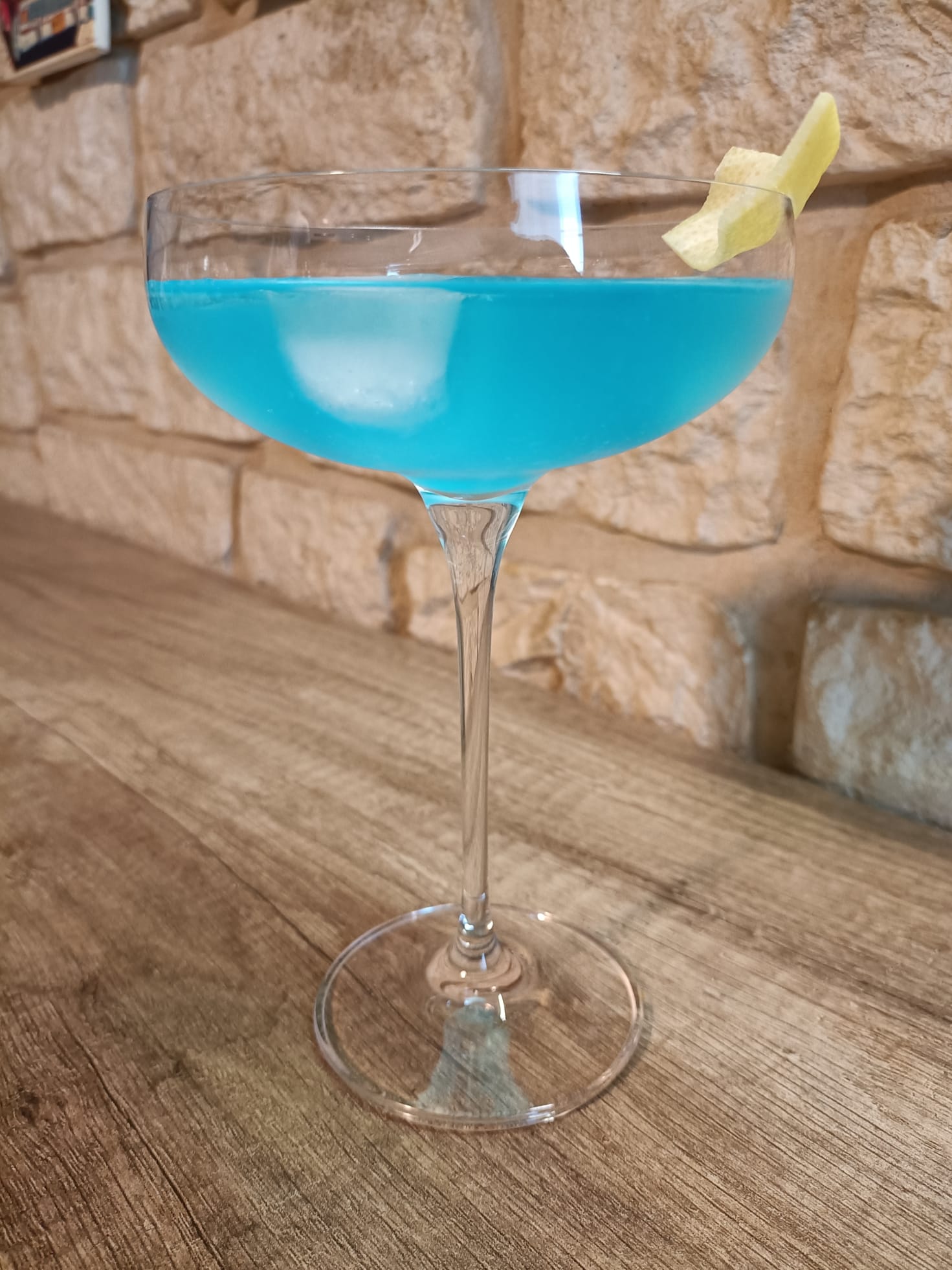 Angelo azzurro fatto in casa: ricetta cocktail. ingredienti e preparazione