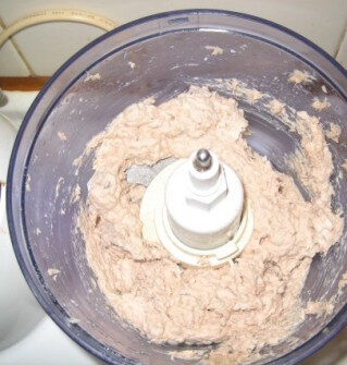 Antipasto di cialde salate con crema di tonno