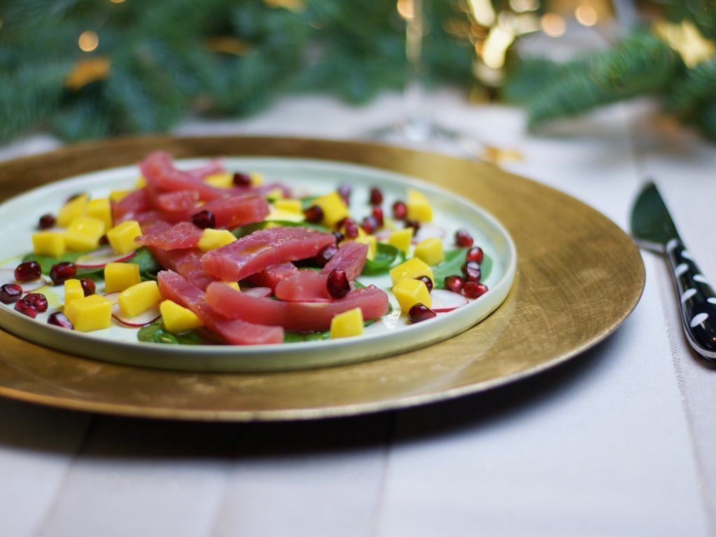 Antipasto di sashimi di tonno per le feste