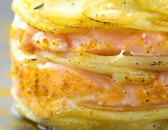 Antipasto di torta di patate e salmone