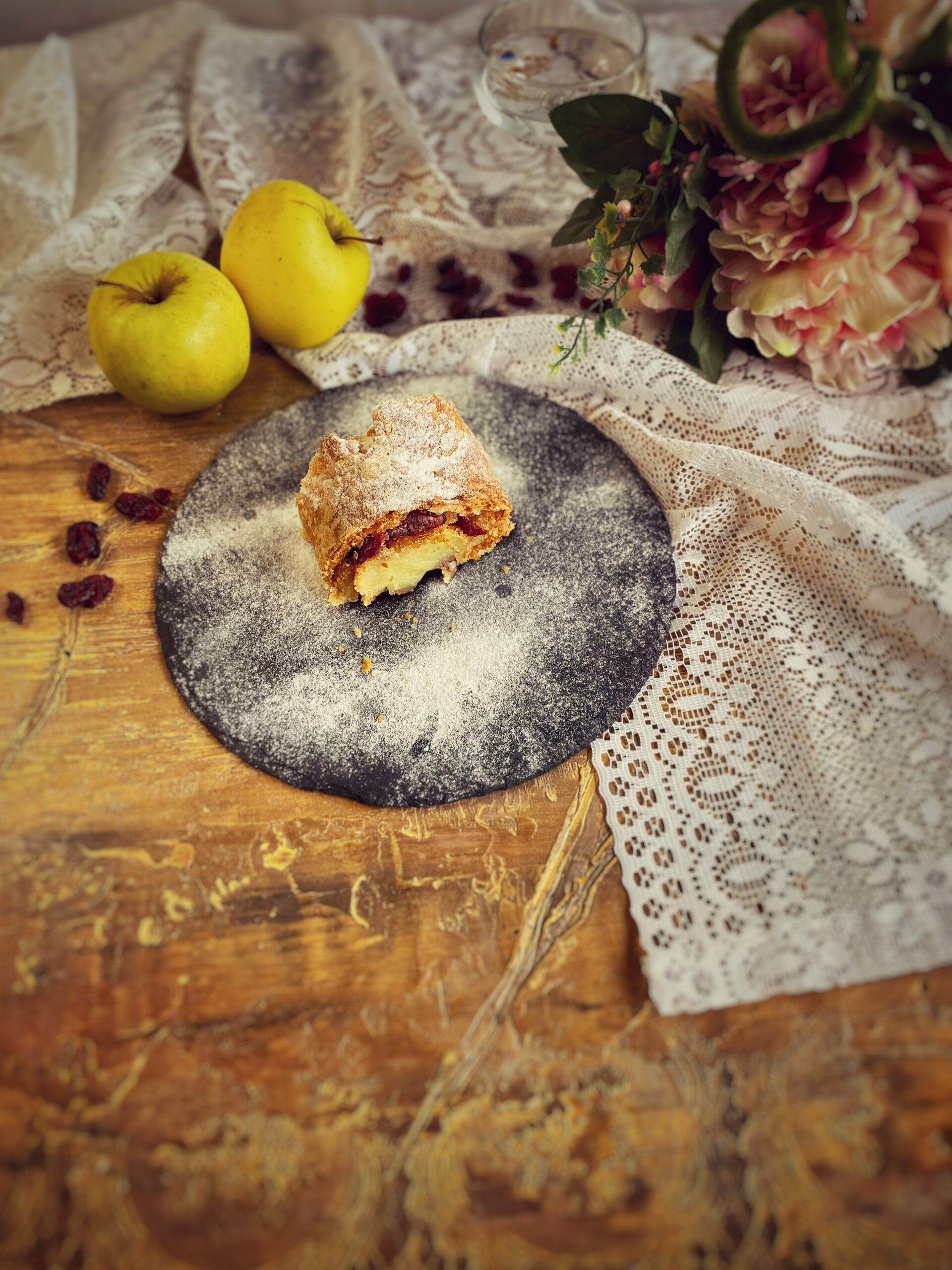 Apfelstrudel (austria)