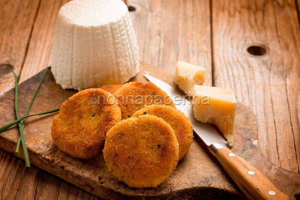 Appetitosi mini hamburger di ricotta e grana padano