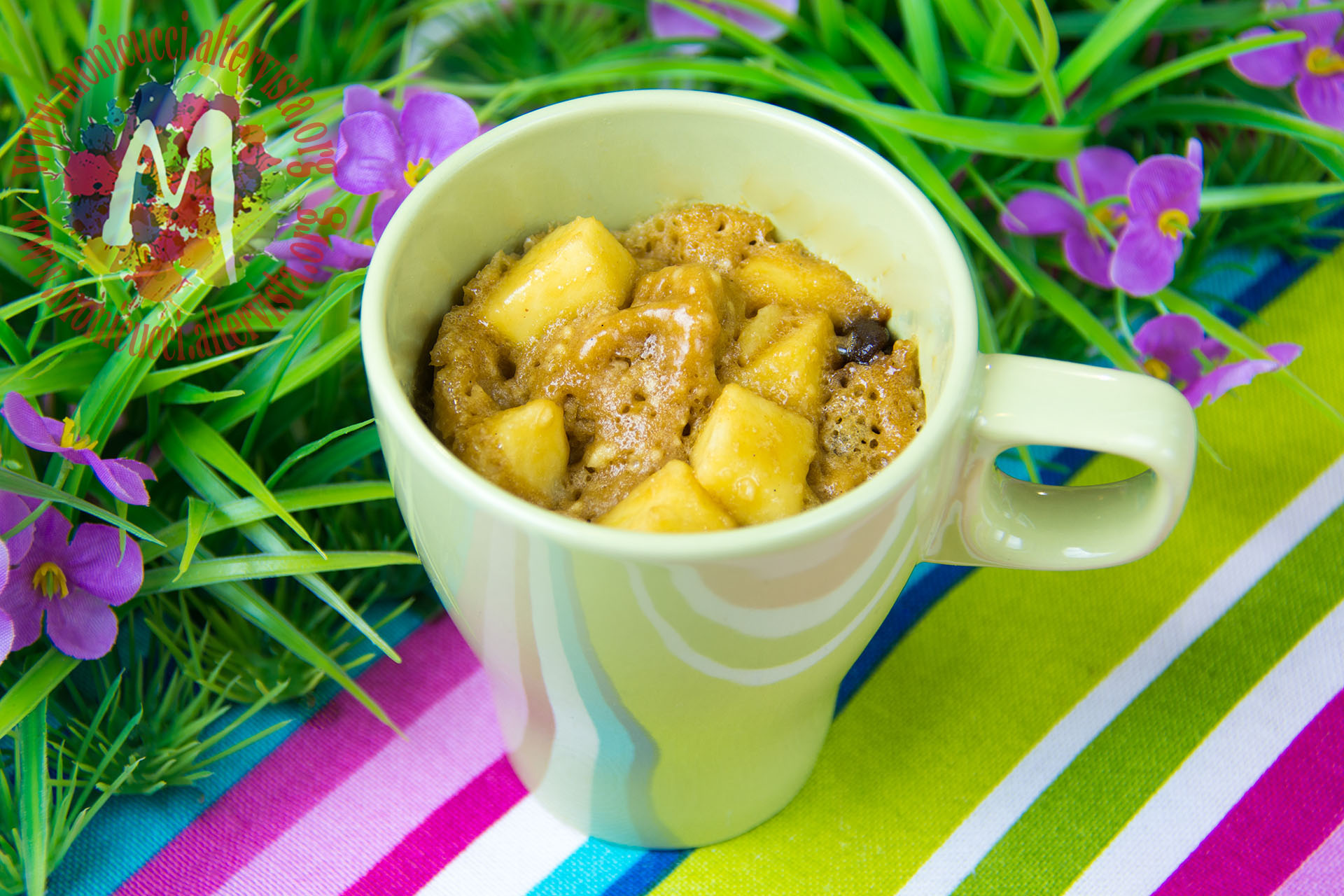 Apple pie mug cake