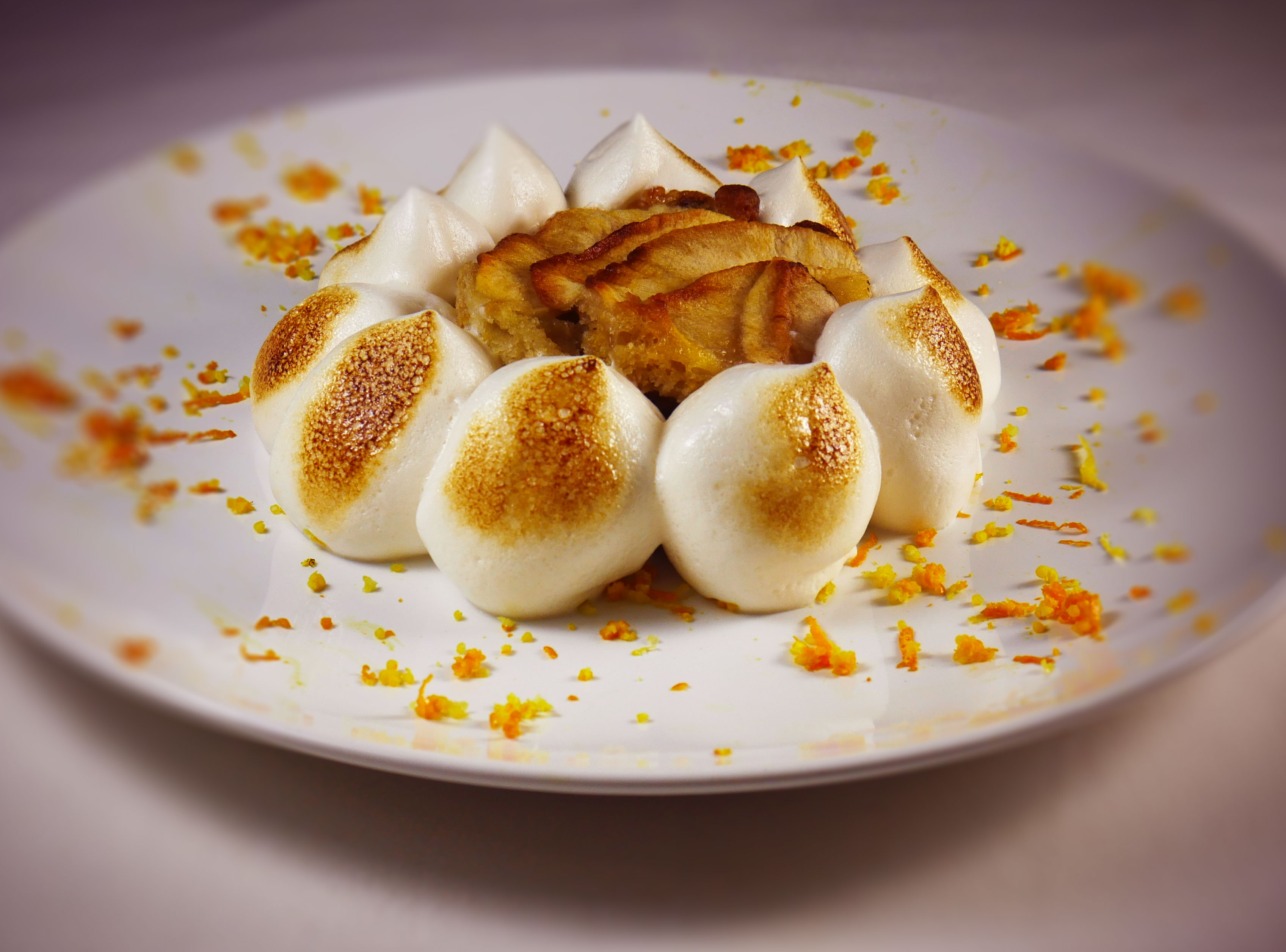 Aquafaba con torta di mele agli agrumi