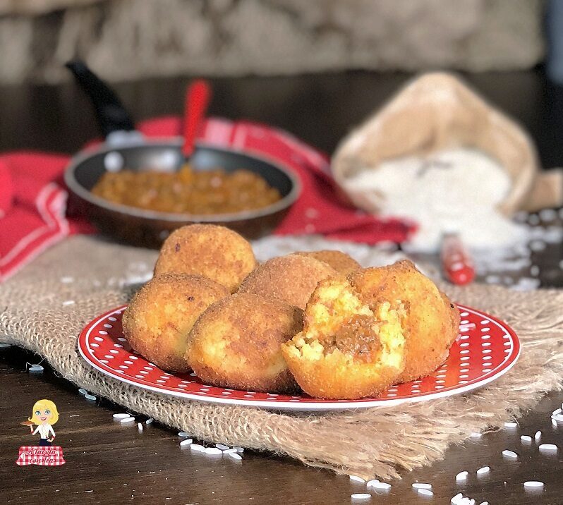 Arancini (arancine) di riso al ragù