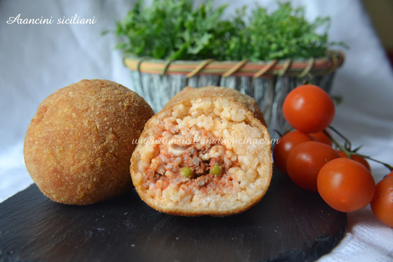 Arancini siciliani o arancine siciliane