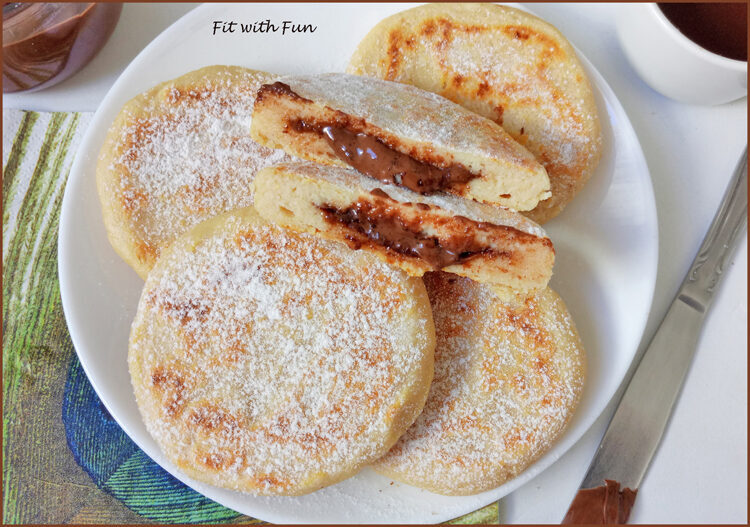 Arepas focaccine venezuelane ripiene di cioccolato