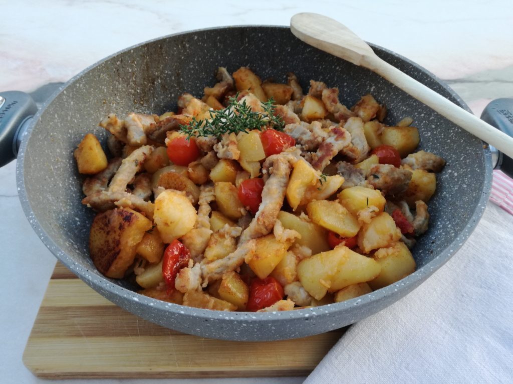 Arista con patate e pomodorini