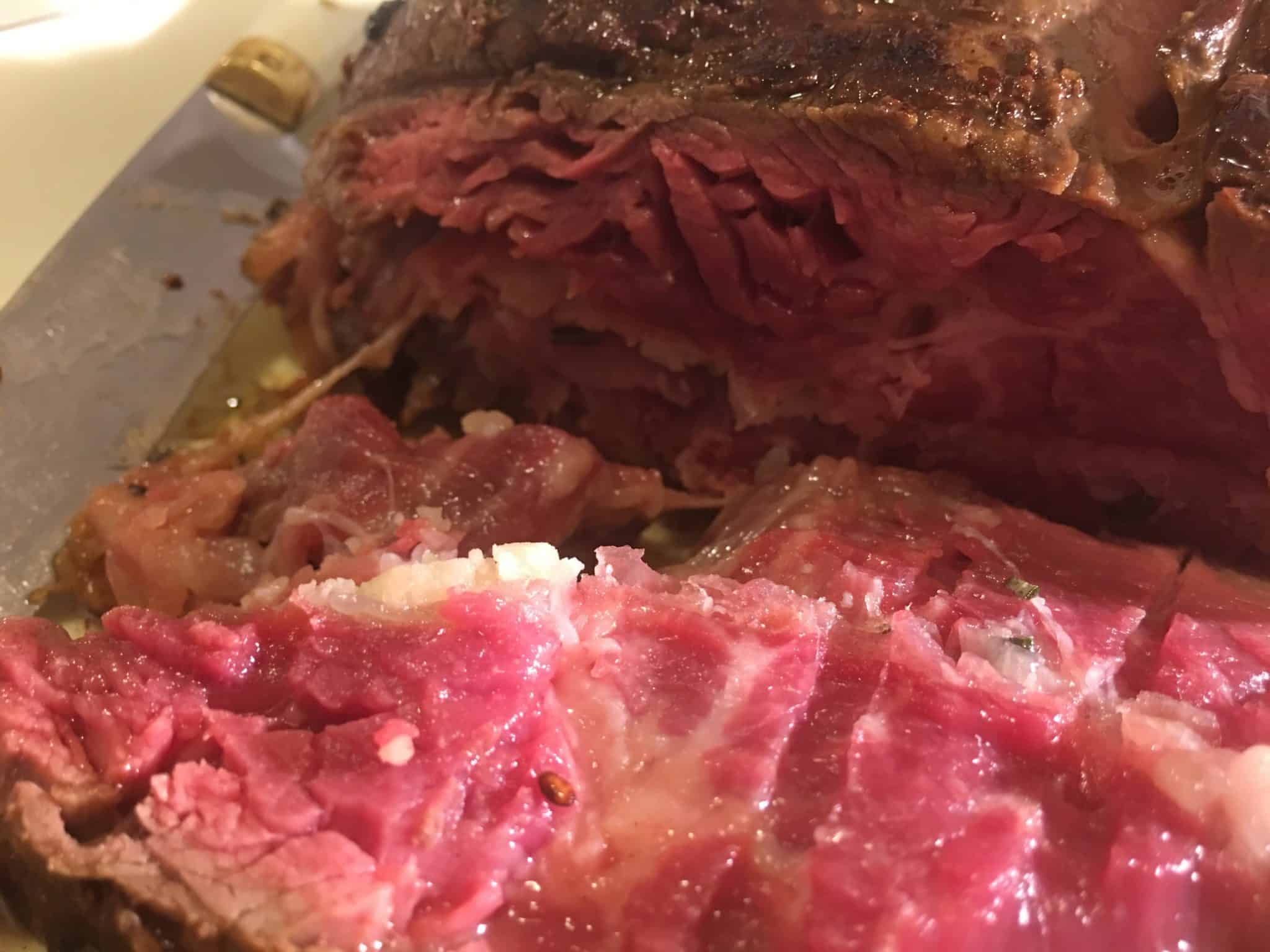 Arrosto di filetto di manzo in un pezzo unico farcito